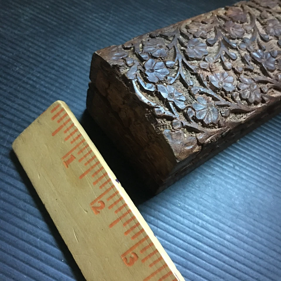 Antigua caja de madera de palisandro de diseño floral tallada a mano para joyería/recuerdos 8" Foto 4 de 4