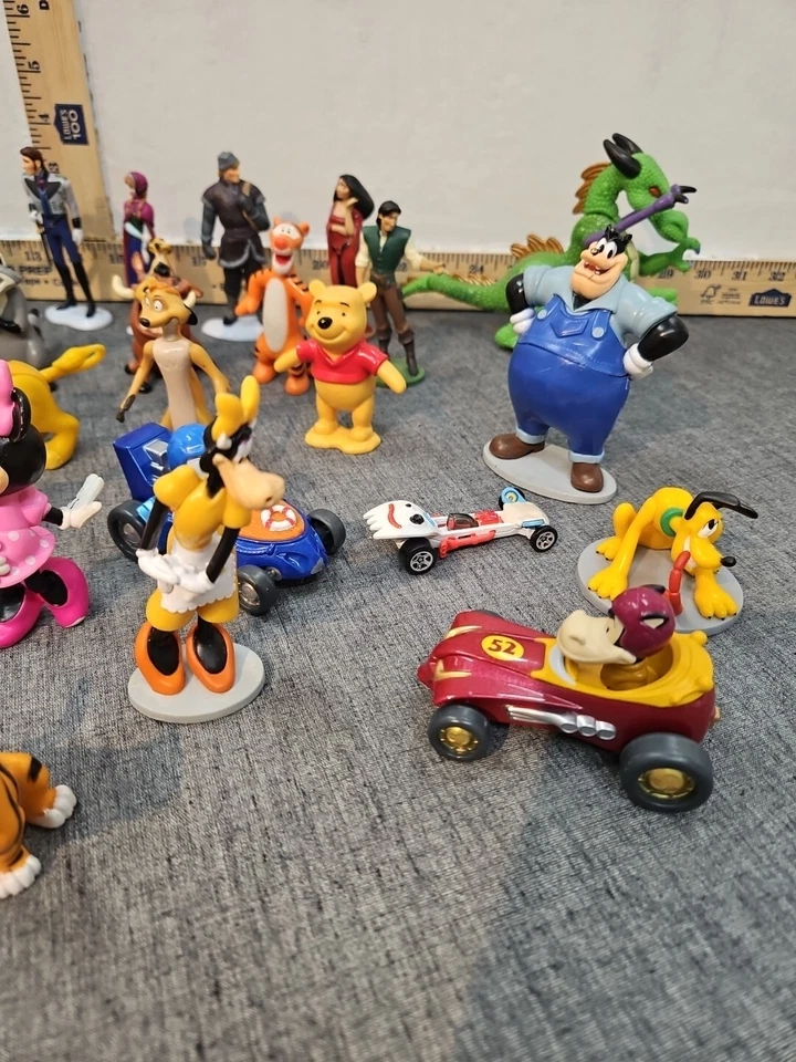 Lote mixto de figuras de Disney 30 adornos para pasteles para niños pequeños Frozen Lion King Mickey 2 a 3,5" Foto 4 de 4