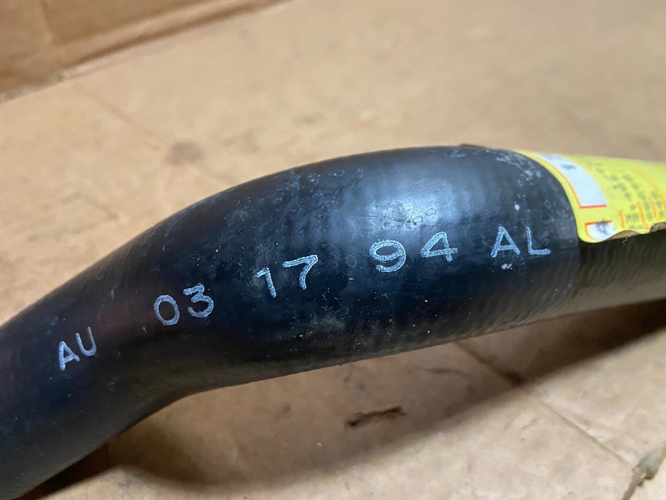 Mangueira inferior do radiador GM 10228348 -- 1992-93 Regal, Grand Prix, Lumina Cutlass 3.1 - Imagem 4 de 4