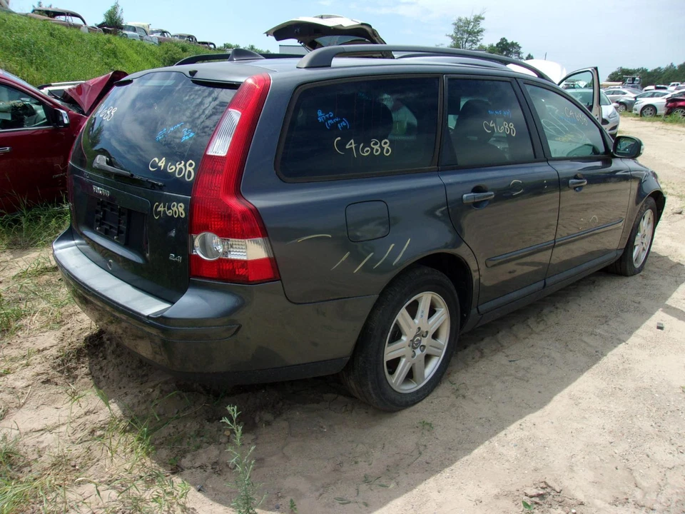 Conjunto de filtro de aire usado se adapta a: Volvo serie 50 2007 5 cilindros sin turbo Foto 4 de 4