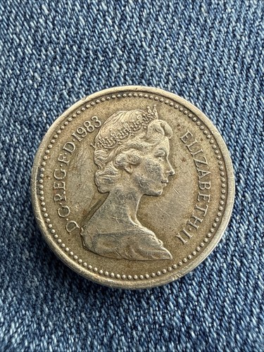 1983 Queen Elizabeth II 1£ Coin Royal Arms Upside Down Edge Error