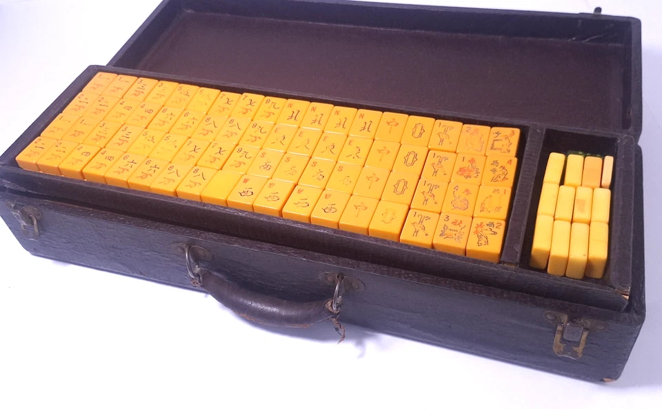 Vintage Bakelite Butterscotch Mah Jong Game Set - Image 2 of 4
