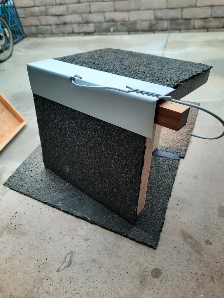 Weather resistant, unpainted, birdhouse made of durable white pine or cedar. - Image 2 of 4