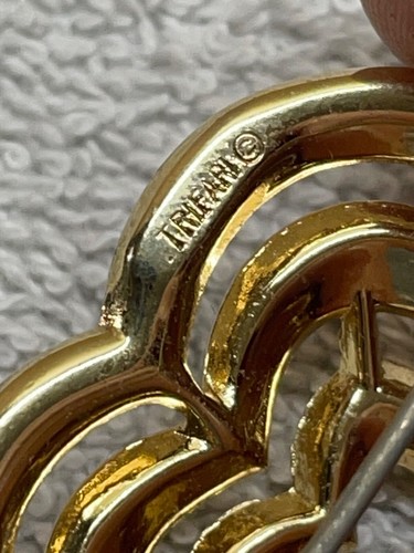 Trifari Brooch Pin Hearts in Hearts Gold color see pics - Picture 11 of 11