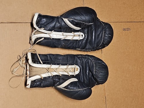 RARE VINTAGE G & S BOXING GLOVES. From Old NY Catskill Camp - Picture 17 of 24