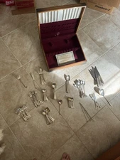 National Silver Co NSC 1917 Adam Silverplate 98 Pieces Flatware EPNS With Case