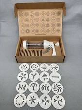 The Pampered Chef Cookie Press #1525 16 Discs in Original Box with Pamphlet