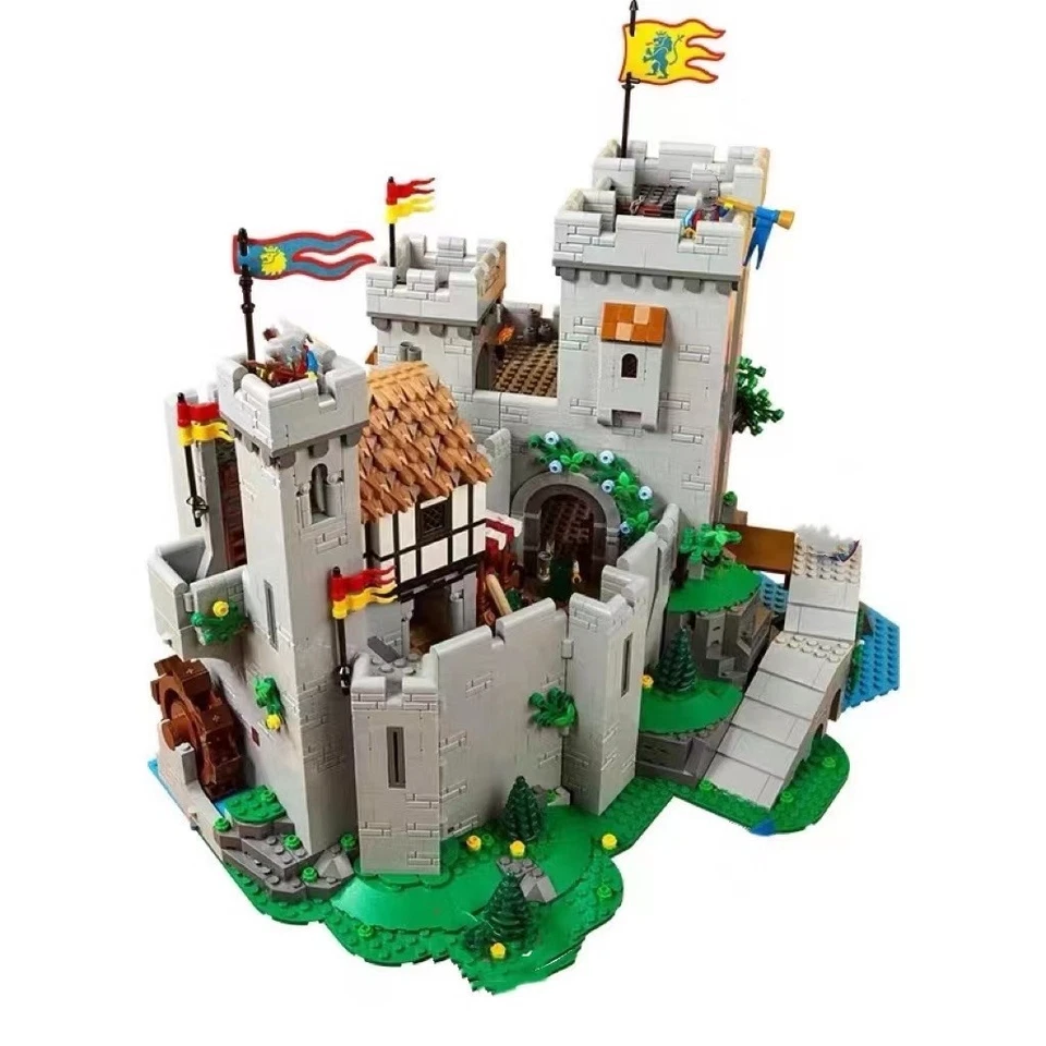 Castle of the Lion Knights Building Set / 4514 Pieces & 22 Figures - Image 2 of 4