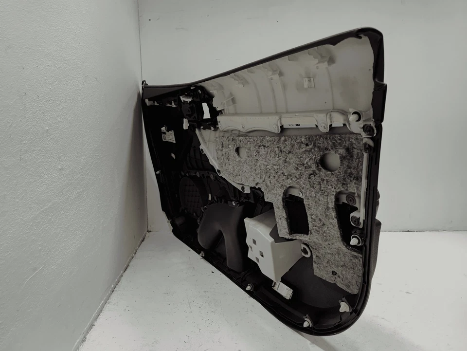 Toyota Camry 2018 panel de moldura de puerta delantera izquierda del lado del conductor rojo OEM Foto 3 de 4