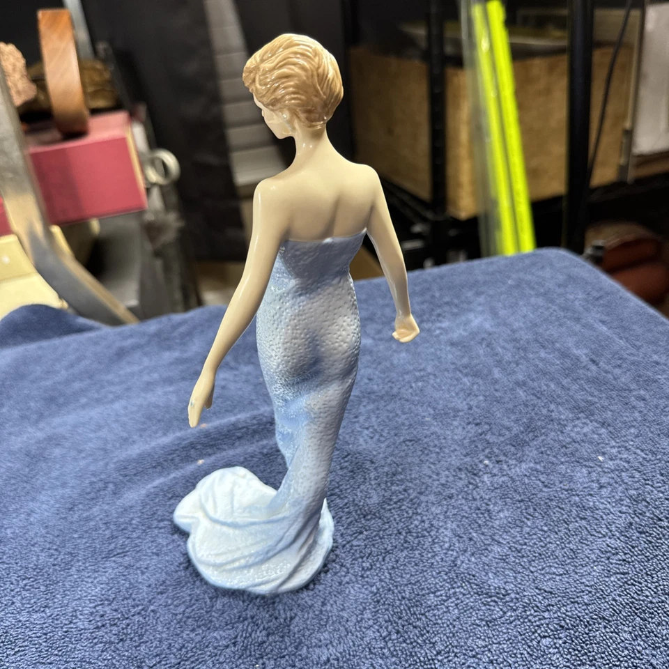 Royal Doulton Diana Princess of Wales HN 5061 Figurine Bone China - Image 4 of 4