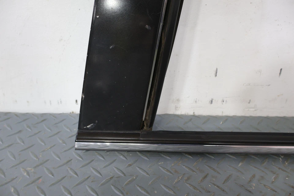 Marco de ventana de puerta exterior delantera derecha derecha 92-00 Lexus SC300 y SC400 (negro) Foto 3 de 4