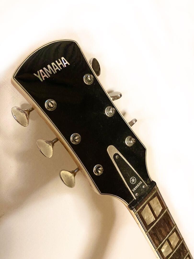 Yamaha AE-11 Hollow Body Electric Guitar - 1967-1971 Vintage Yamaha AE-11 Hollow Body Electric Guitar - 1967-1971 Vintage