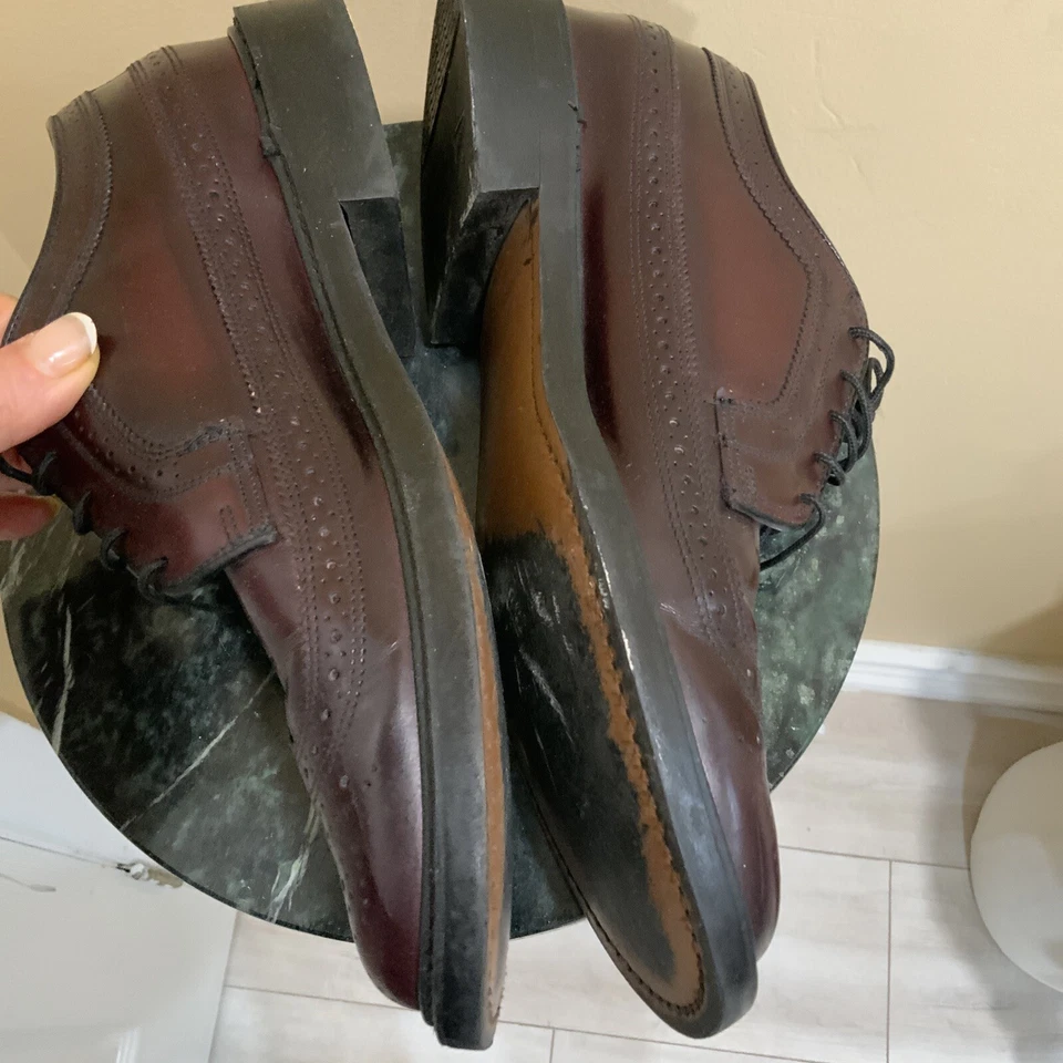 Thom McAn Men's Vintage Oxblood Brown Leather Wing Tip Dress Oxford Shoe 8 - Image 4 of 4