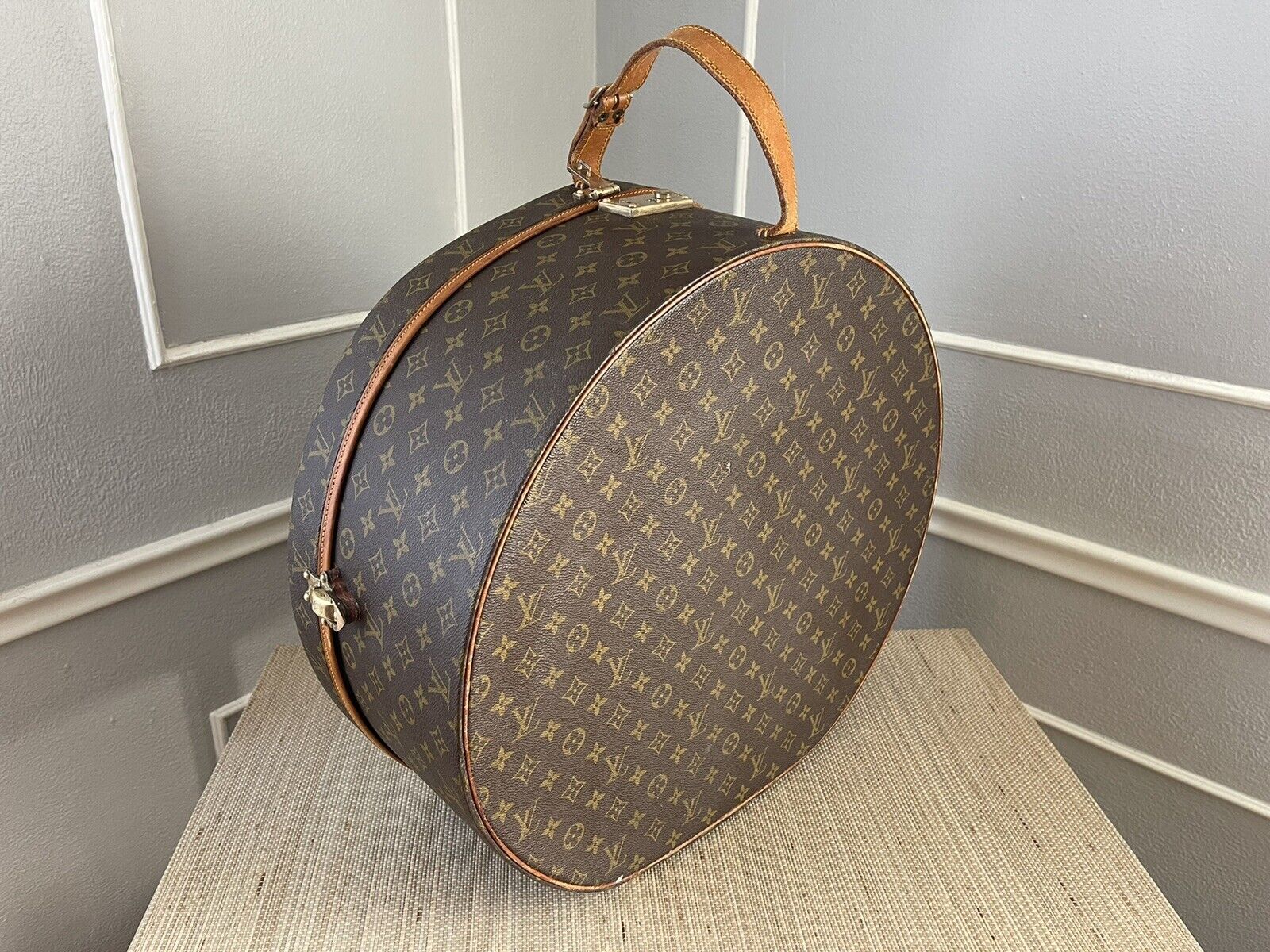 lv hat box