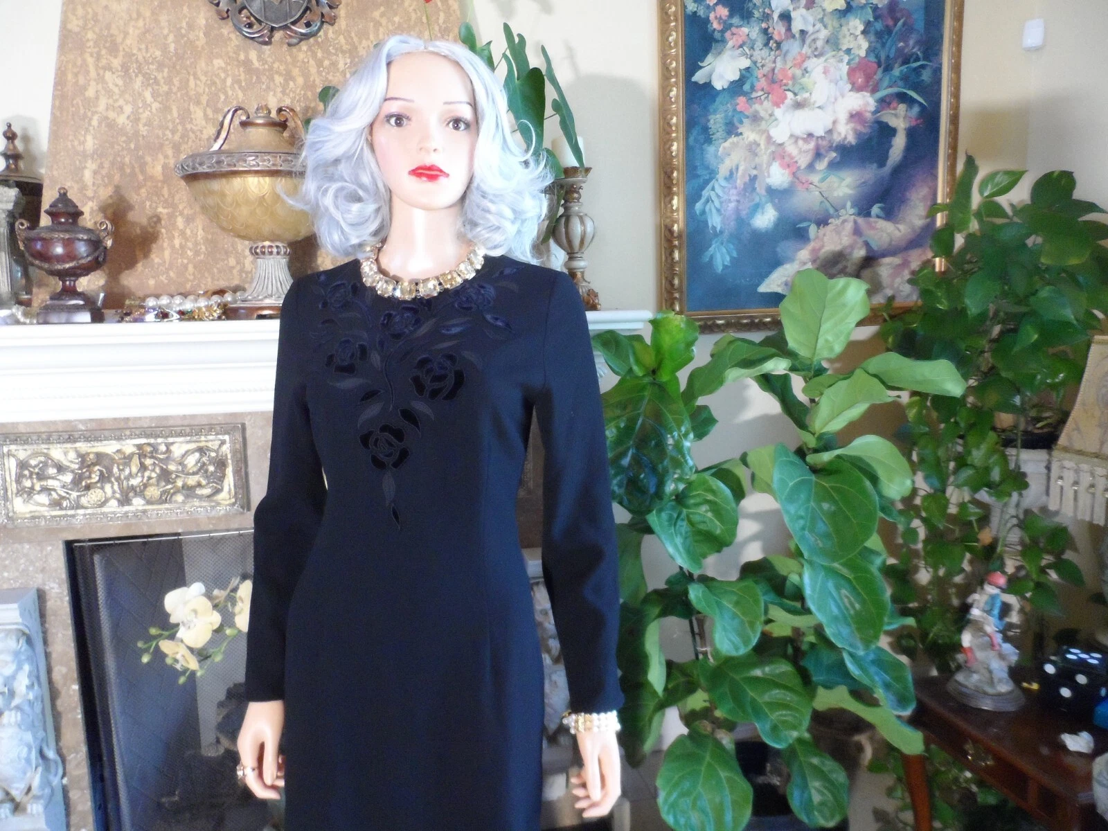 Abito tubino Valentino nero in lana con dettaglio applicazioni floreali davanti taglia 40 8