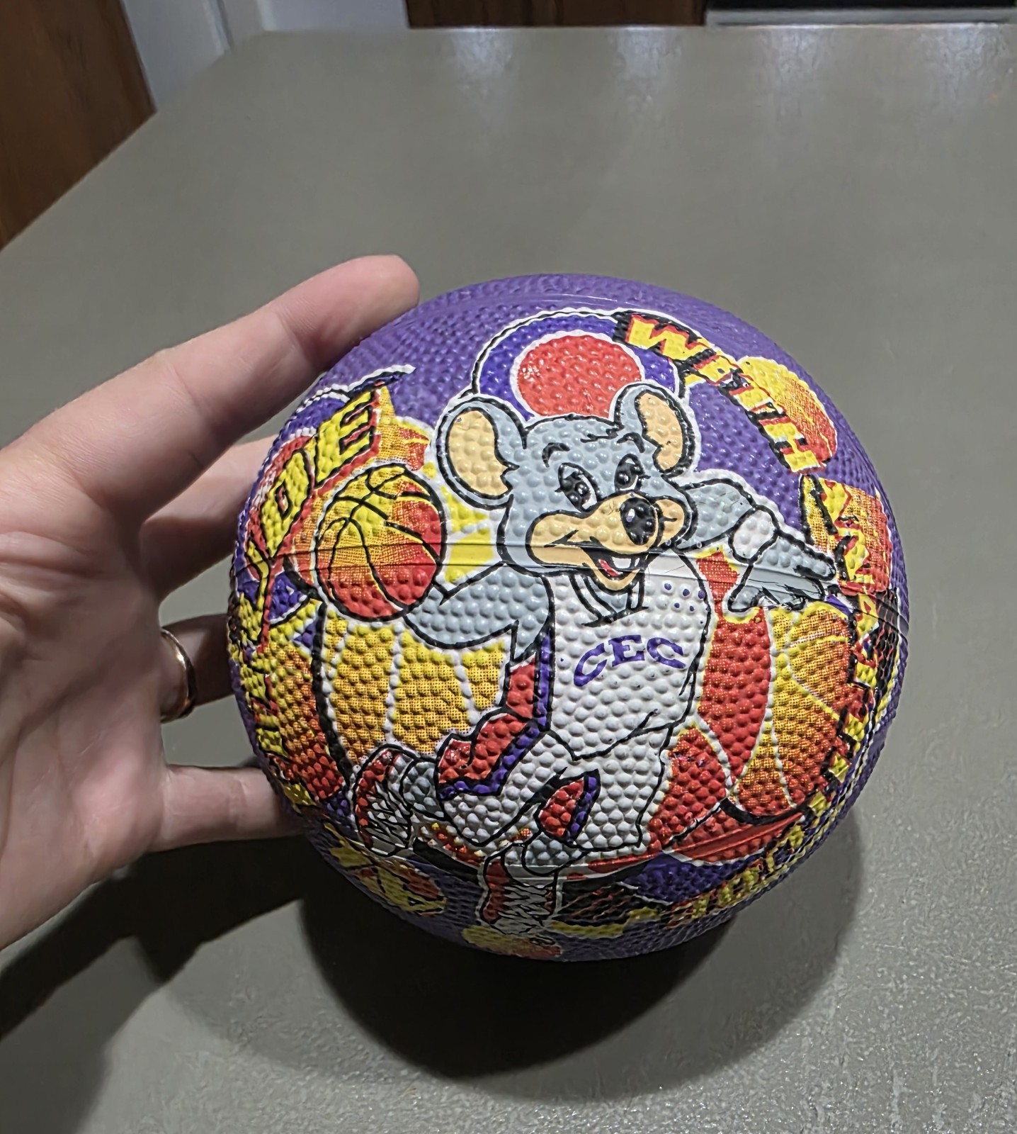 Portabrocas de baloncesto vintage años 90 Chuck E. Cheese E. Wiz Kids Pizza Time