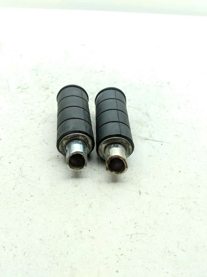 13 estriberas traseras para pasajero Suzuki VZ 1500 Boulevard M90 Foto 3 de 4