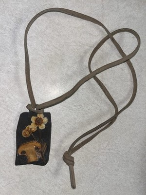 Vtg Artisan Crafted 33  Leather Cord Necklace 2  Slate painted Flowers/Mushroom