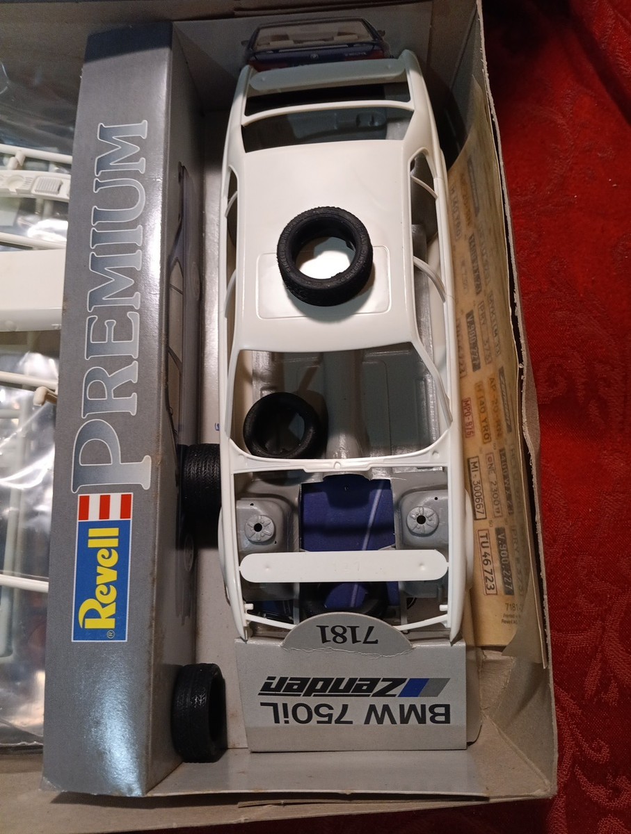 M8d 1/24 Revell Premium BMW 750iL Zender 1:24 Revell 7181 BMW E32