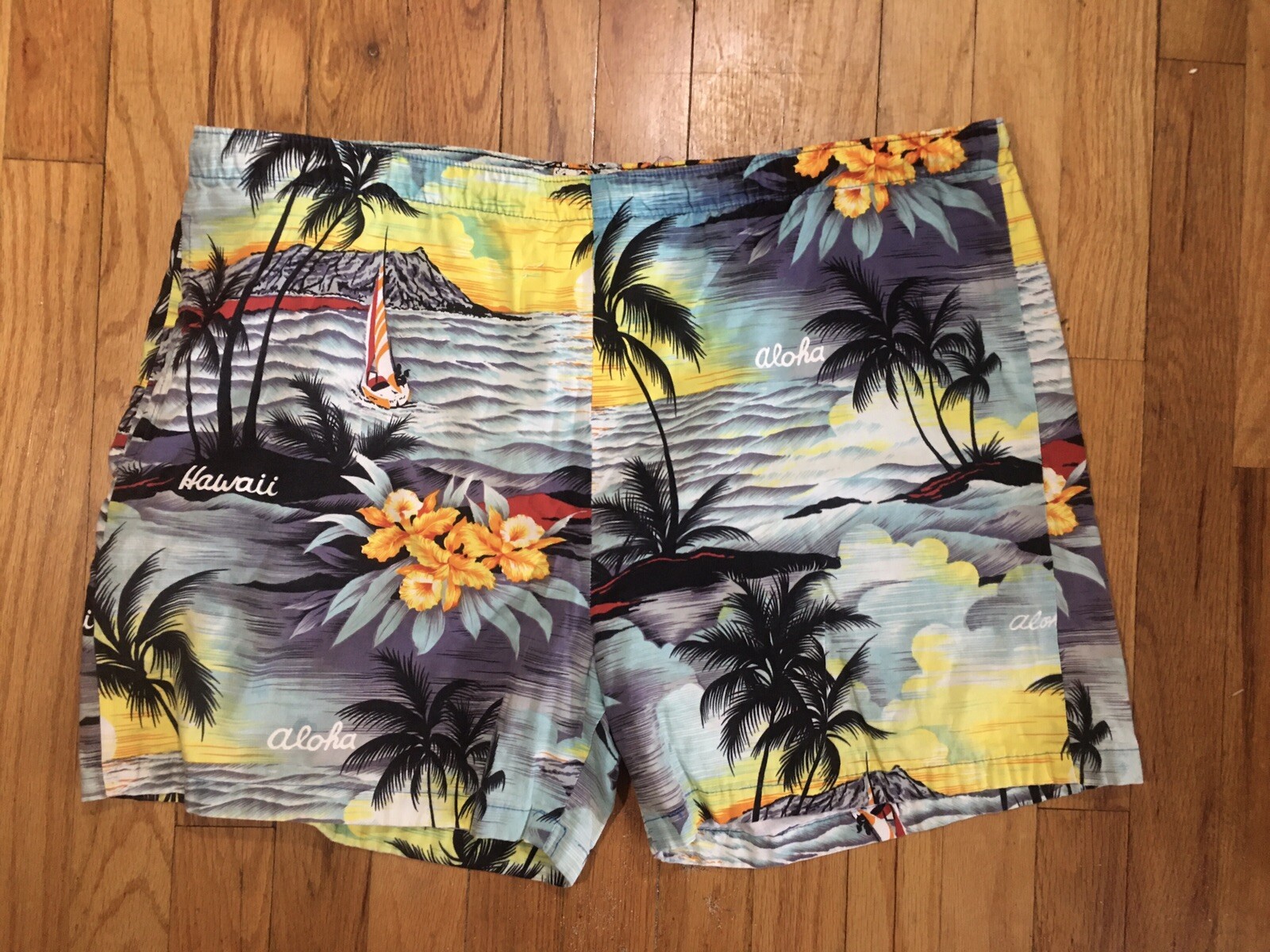 Royal Creations Vintage Hawaiian Swim Trunks Aloha S… Gem