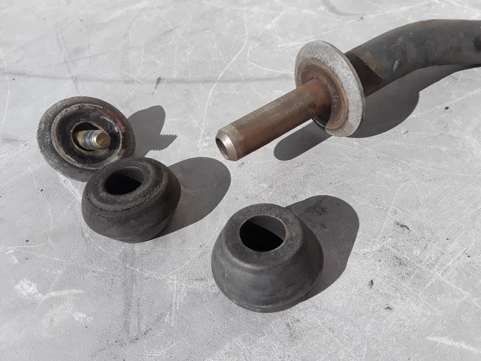 Barra estabilizadora delantera antivuelco Mercedes Benz W123 240D 1981 fabricante de equipos originales Foto 3 de 4