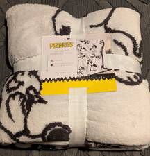 The Big One Kids Jacquard Sherpa Throw Peanuts Snoopy 50x60 -shelf