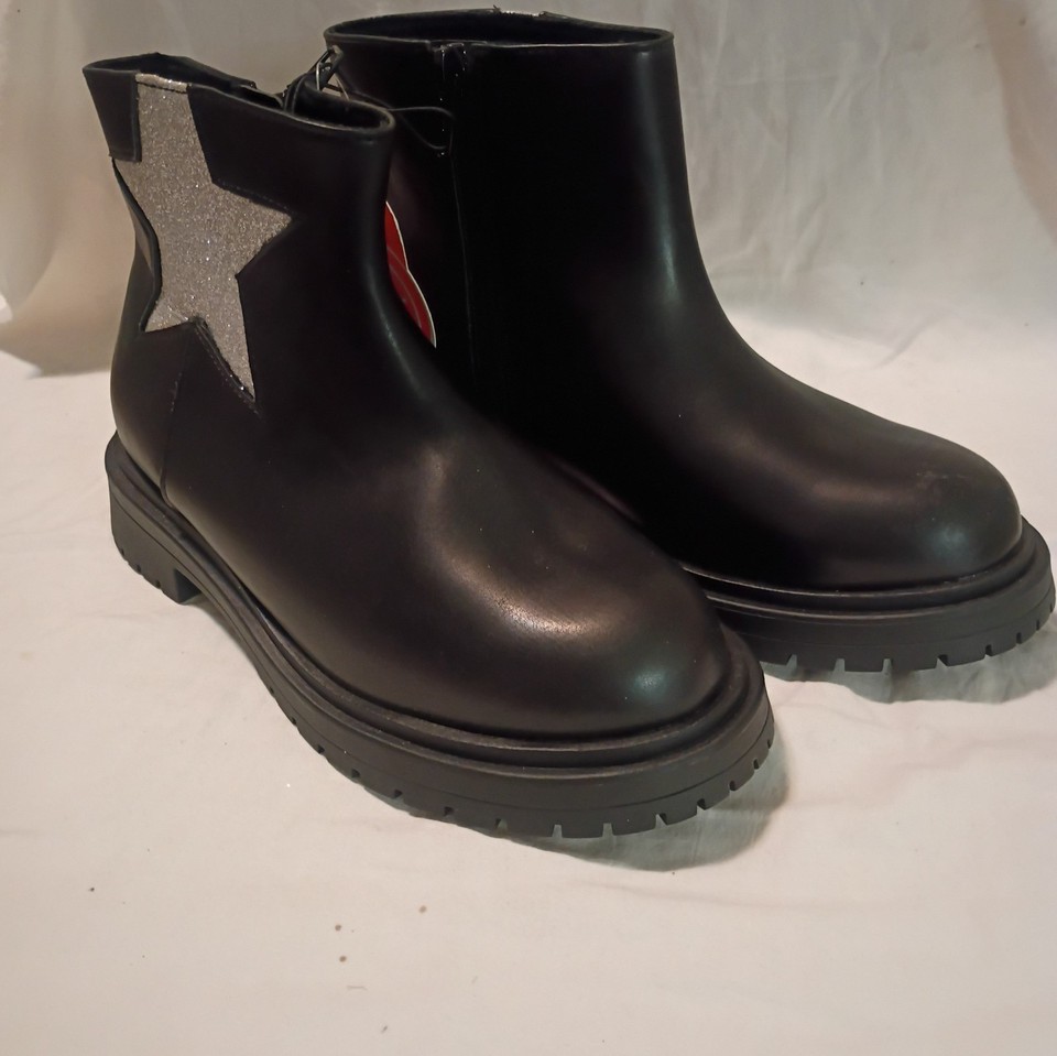 Size 3 Big Girls Glitter Star Chelsea Boots Wonder Nation Non Marking NWT