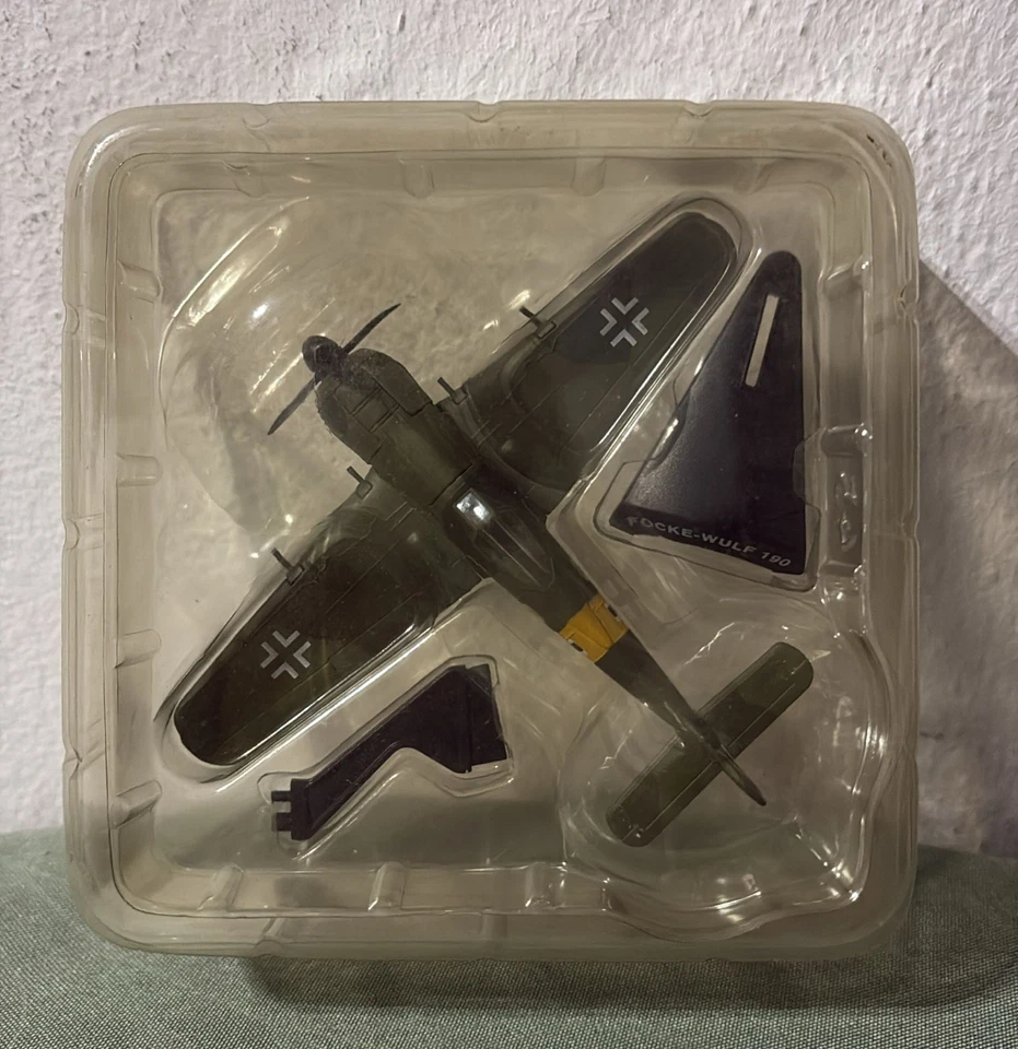 FOCKER WULF 190 SCALA 1:87  AEREO MODELLINO NUOVO CON STAND IN BOX - Immagine 2 di 3