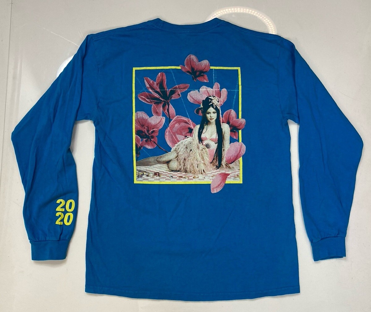 Shakira 2020 Graphic T-shirt Women Medium Blue Long Sleeve Music