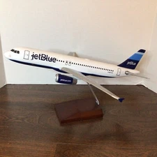 Skymarks Jetblue “Stripes” Airbus A320 1:100 w/Wood Stand Desktop Model Airplane