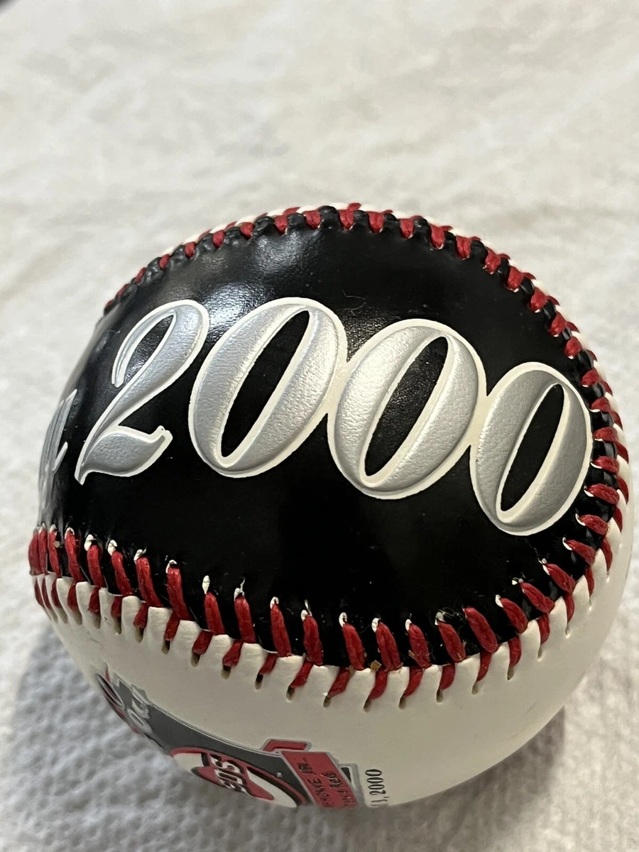 2000 Cincinnati Reds Opening Day Team Store exclusive Rare Souvenir Baseball