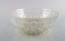 Early René Lalique "Asters" bowl in art glass. Dated before 1945.