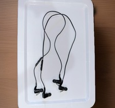 2x Plantronics bluetooth Earbuds 1 Charging Cord Tested Works