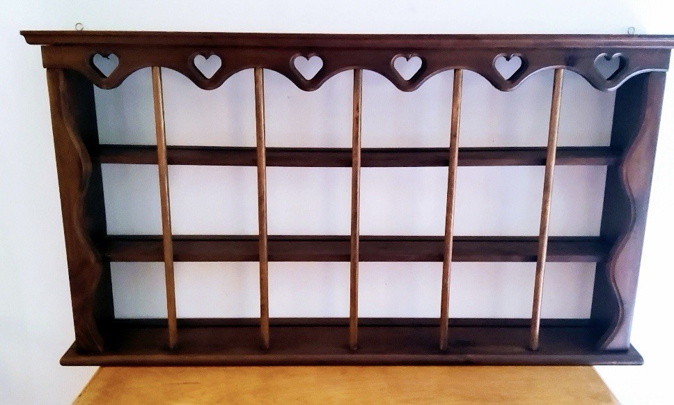 Vtg GREAT CONDITION 18 Teacup Saucer Curio Wall Mount Display Shelf Wood Heart