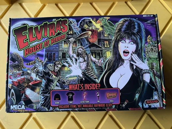 NECA Elvira’s House Of Horrors Stern Pinball Gift XL Shirt With Extras-SEALED