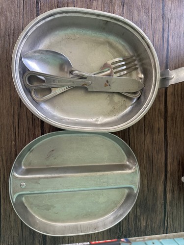 U.S Army mess kit WYOTT complete with utensils