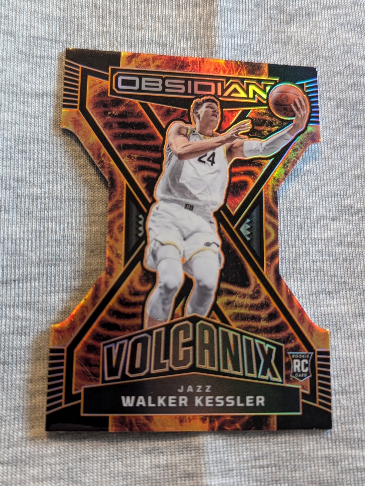 2022-23 Panini Obsidian Walker Kessler Volcanix Rookie Insert SSP Card #20 Jazz