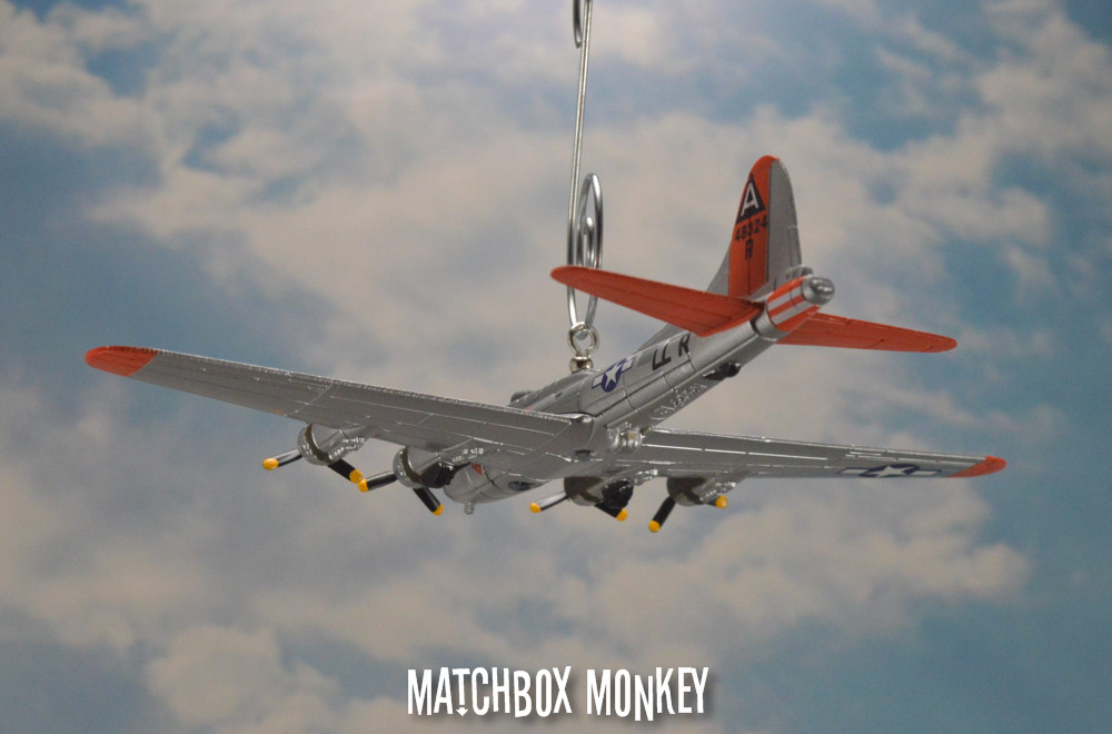 Aereo B-17 Flying Fortress Blood N’ Guts – Ornamento Natalizio Corgi Scala 1:175 Diecast Argento/Rosso - Foto 4