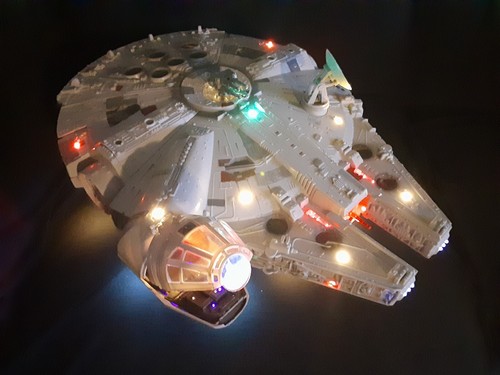 Hasbro Millennium Falcon 2004/Customized With Color Changing LED Lighting - Picture 13 of 24