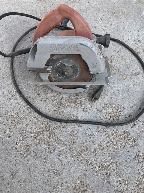 Milwaukee Heavy Duty Circular Saw Cat 