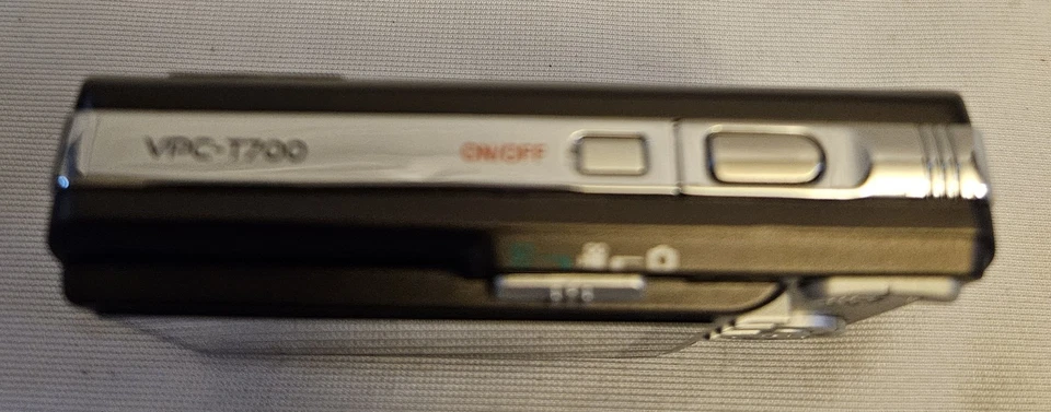 Sanyo VPC T700 7.0MP Digital Camera - Brown Tested Works Needs battery - Image 4 of 4