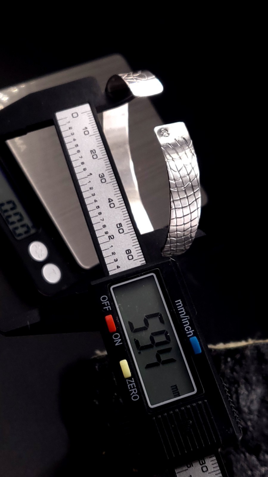 Vintage Modernist Sterling Silver Open Cuff Engraved Bangle beautiful 16.6g image 9