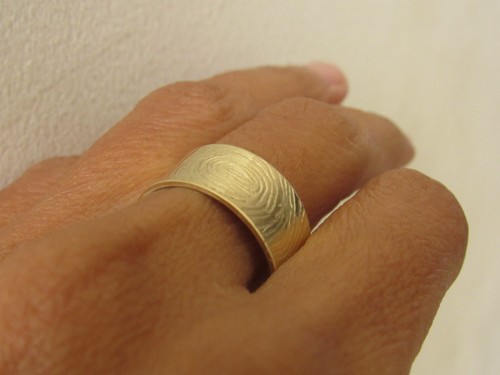 Wedding ring. A memory ring. Custom engraved tungsten fingerprint ring. Unique - 第 17/20 張圖片