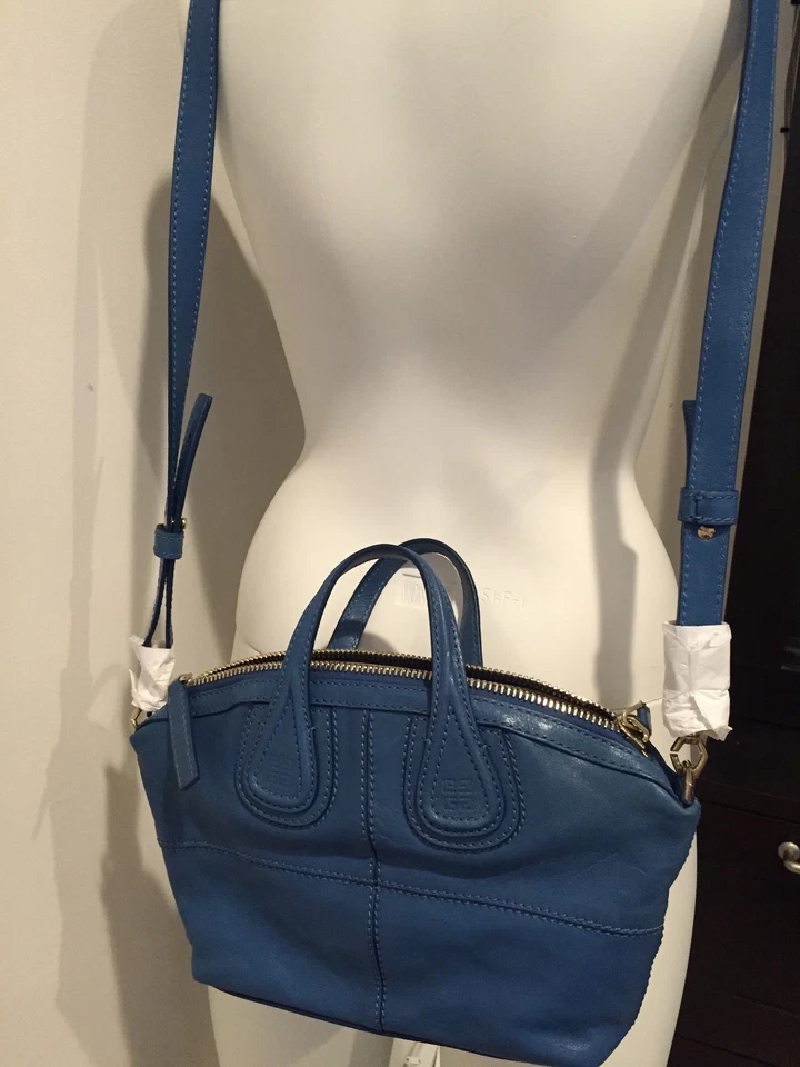 ¡USADO!! GIVENCHY - MENSAJERO RUISEÑOR CUERO DE BECERRO COLOR AZUL MEDIO Foto 2 de 4