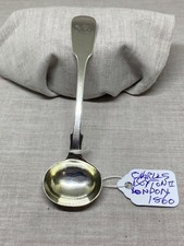 Un superbo cucchiaio di sale in argento massiccio modello violino di Charles Boyton HM Londra 1860