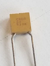 25PCS CK05EX820K .00082UF 820pF 0.82nF 200V RADIAL MULTILAYER CERAMIC CAPACITOR