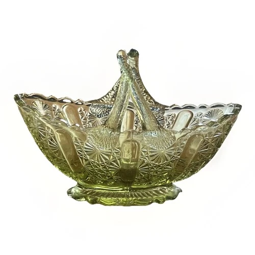 Vintage Fenton Green Glass Basket Daisy & Button Split Twig Handle Small Easter