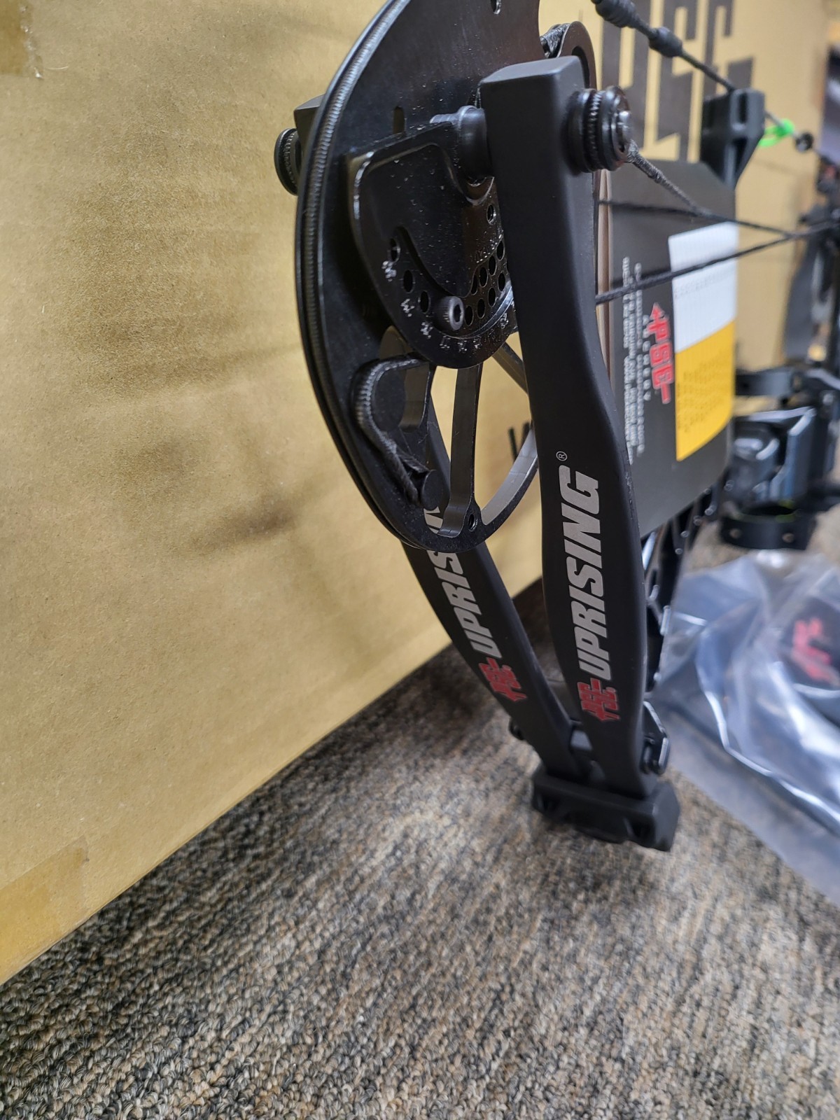 PSE Uprising 12-72lbs Right Hand Black Youth Compound Bow Ready to Shoot New NIB