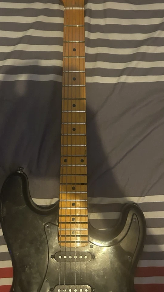 Guitarra Eléctrica Spectrum Negra Beige 6 Cuerdas para Diestros con Estuche Foto 2 de 4