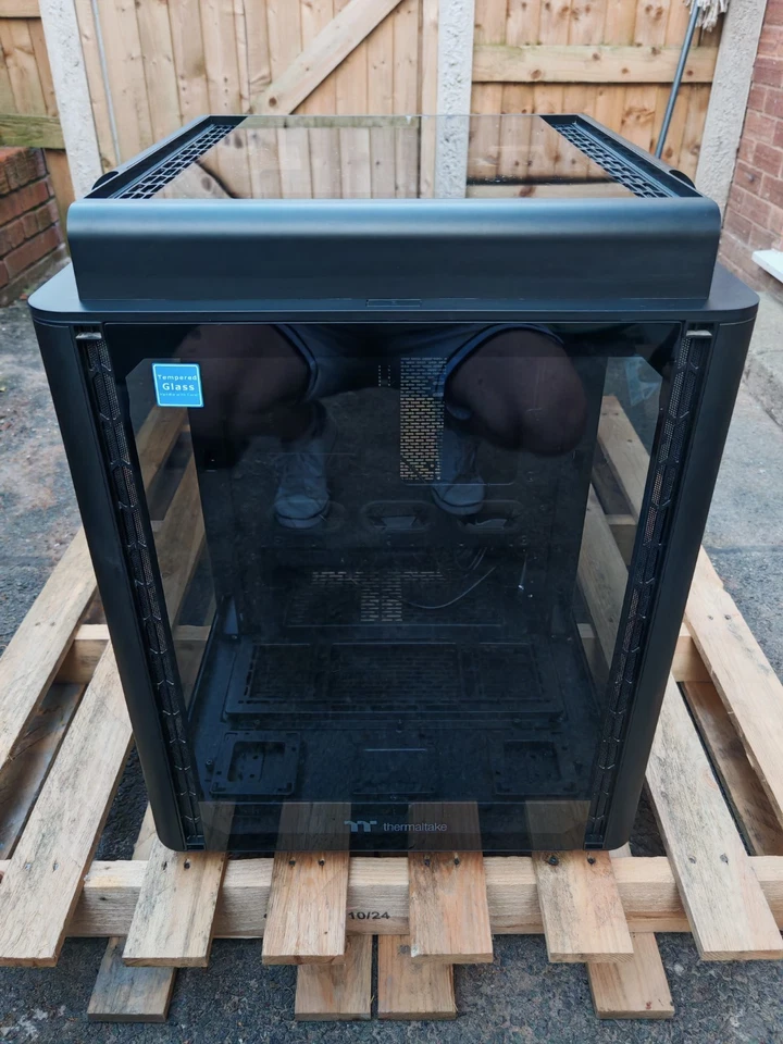 Thermaltake Level 20 HT E-ATX Full Tower Tempered Glass Gaming Chassis - Image 2 of 4